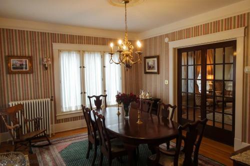 Grand Colonial Bed And Breakfast