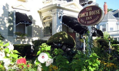 Posada Coach House Inn
