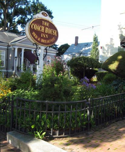 Posada Coach House Inn