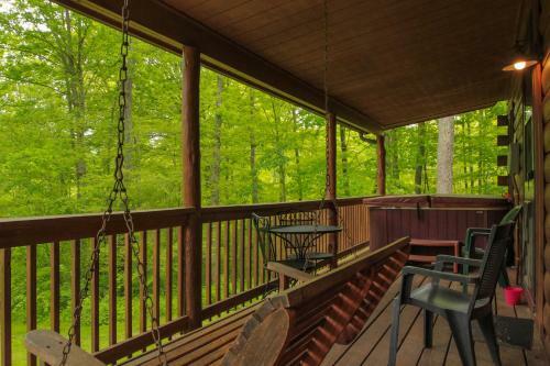 Pine Creek - Hocking Hills Cabin