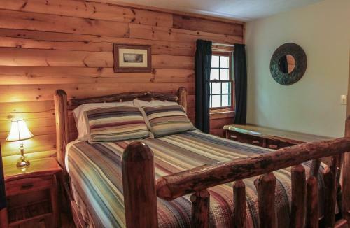 Pine Creek - Hocking Hills Cabin