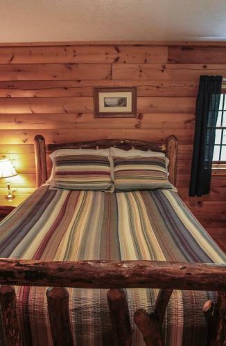 Pine Creek - Hocking Hills Cabin