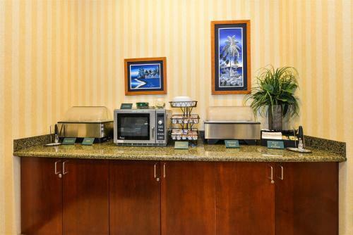 Hotel Best Western Plus Crossroads Inn & Suites