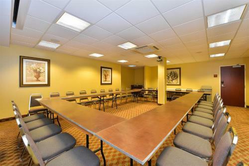 Hotel Best Western Plus Crossroads Inn & Suites