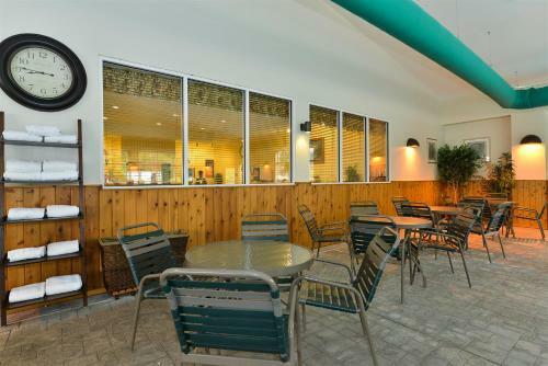 Hotel Best Western Plus Crossroads Inn & Suites