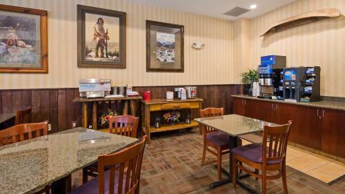 Hotel Best Western Plus Crossroads Inn & Suites
