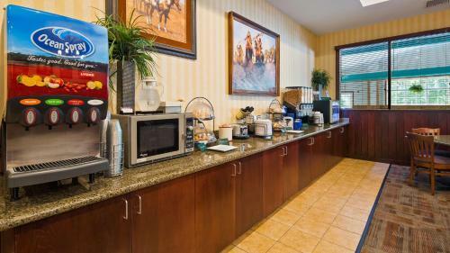 Hotel Best Western Plus Crossroads Inn & Suites