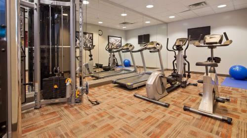 Hotel Best Western Plus Crossroads Inn & Suites