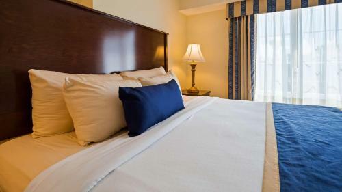 Hotel Best Western Plus Crossroads Inn & Suites