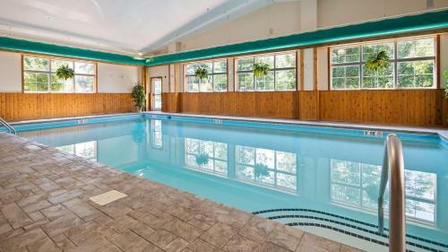 Hotel Best Western Plus Crossroads Inn & Suites