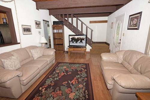1627 Oneidas Street Home