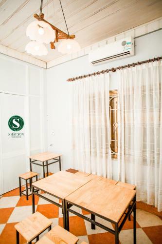 Bed & Breakfast Nhat Son Guesthouse