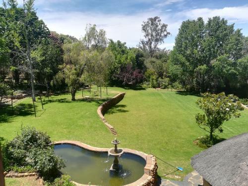 Hostal Moon And Sixpence Garden Guest House