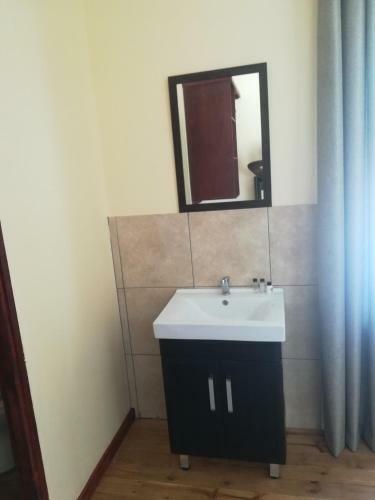 Hostal Moon And Sixpence Garden Guest House