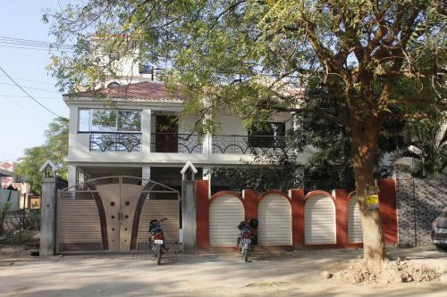 Hostal Ramdhiri Corporate