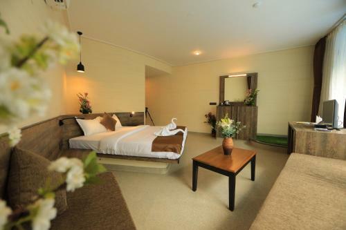 Hotel Shilhaandara