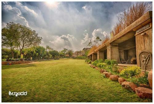 Hotel Shilhaandara