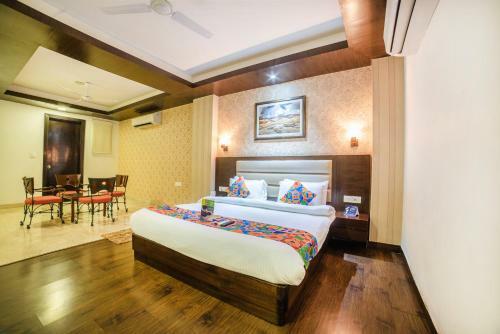 Fabhotel Galaxy Patel Nagar