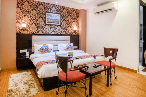 Fabhotel Galaxy Patel Nagar