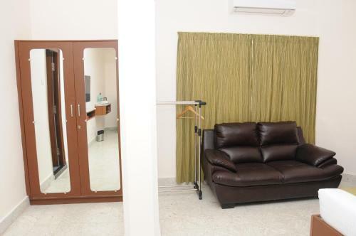 Sreeparthi Hotel