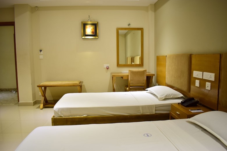 Hotel Pams Residency