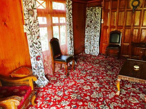Hostal Taif Houseboat