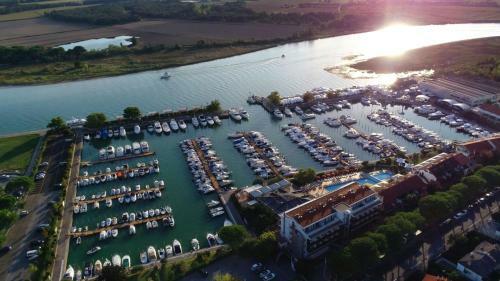 Marina Uno Floating Resort