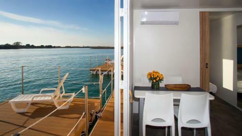 Marina Uno Floating Resort