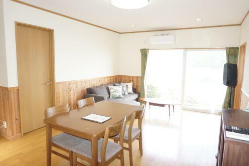 Tsubaki House