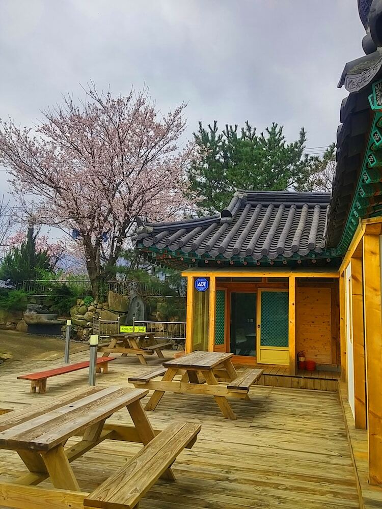 Hostal Chowoo Guesthouse