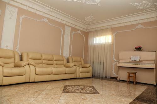 Lyuis Apartment