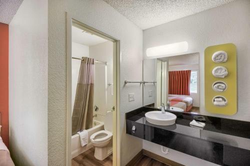 Hotel Motel 6 Everett South