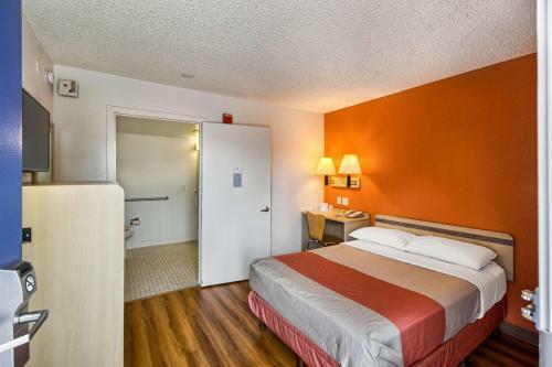 Hotel Motel 6 Everett South