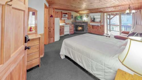 Hotel Rough Cut Lodge