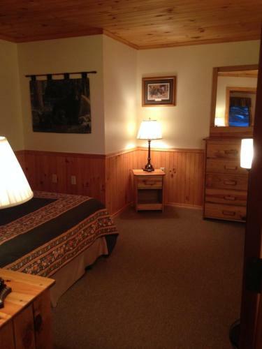 Hotel Rough Cut Lodge