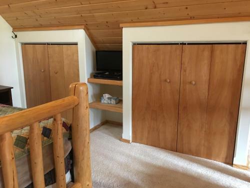Kenai River Log Cabin