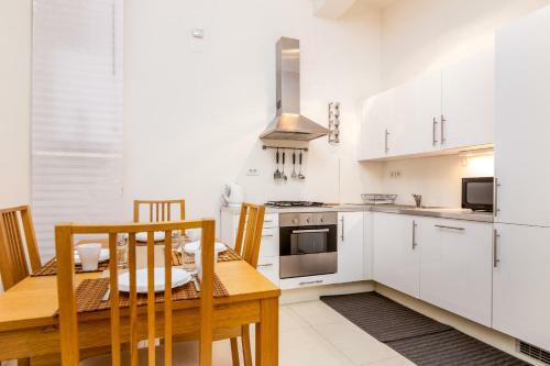 Apartamento Lesser Town Suites Near Petrin Park