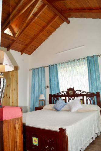 10 Nautical Mile Mountain Cottage