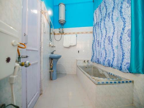 Hotel Oyo 26724 Mid Way Tourist Resort