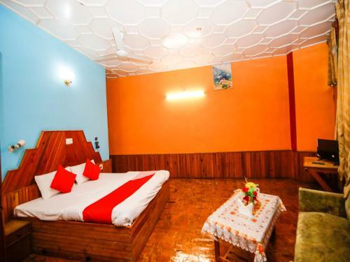 Hotel Oyo 26724 Mid Way Tourist Resort