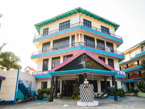 Hotel Oyo 26724 Mid Way Tourist Resort
