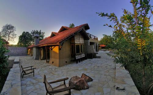 Hotel Kanha Earth Lodge