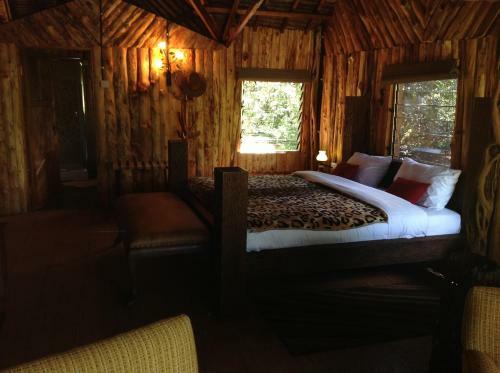 Lodge Mara River Camp