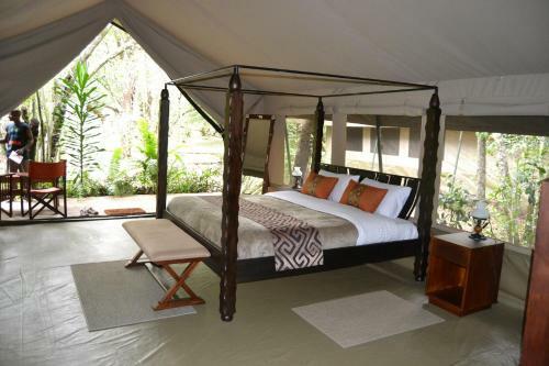 Lodge Mara River Camp