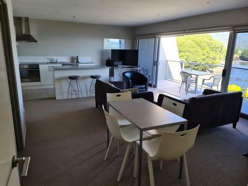 Hotel Te Kaha Beach Resort