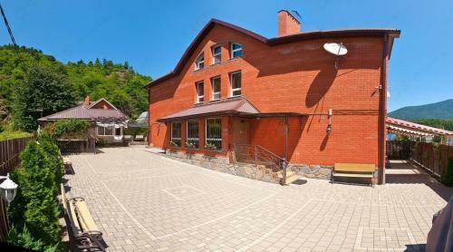 Hostal Chalet Voyage