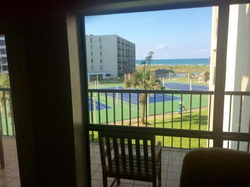 Beachside Condo 2 Bedroom Sleeps 9