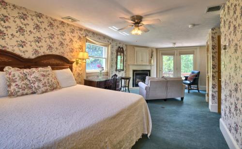 Bed & Breakfast Darby Field Inn