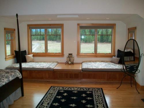 The Lodge At Trout Creek Bed And Breakfast