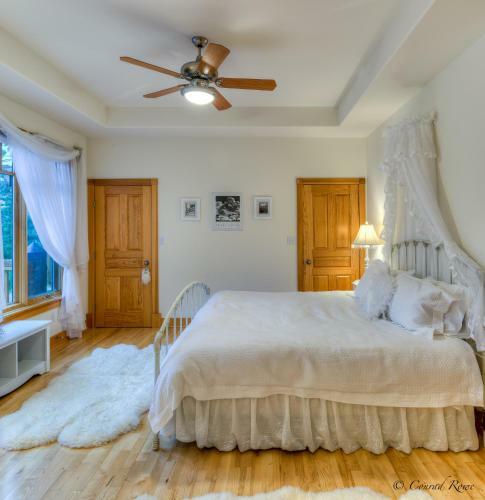 The Lodge At Trout Creek Bed And Breakfast